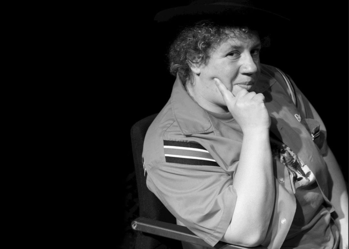 Otto spettacoli teatrali. Il cartellone spazia da spettacoli prettamente comici ad altri che affrontano temi di drammatica attualità. 