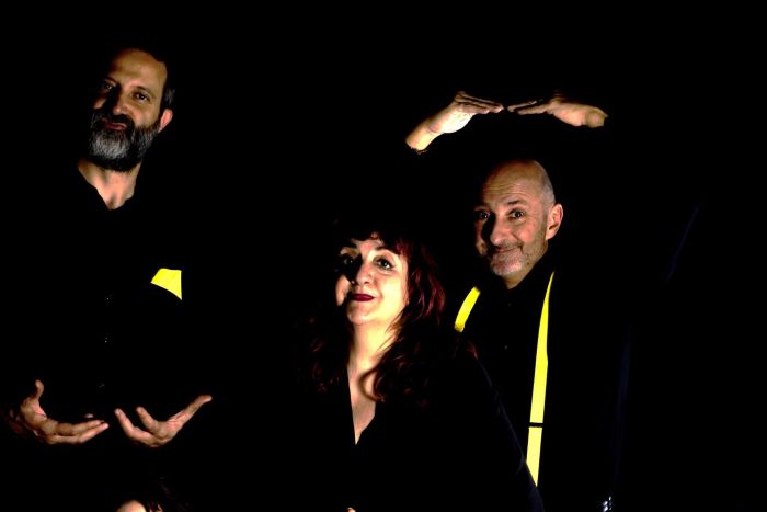Prosegue la stagione teatrale con una serie di spettacoli che si terranno all'aperto nel cortile del Metropolis. 