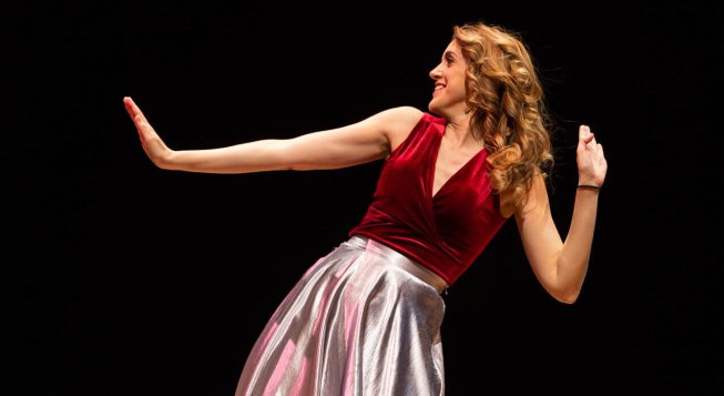 Otto spettacoli teatrali, un cartellone in cui si alterneranno testi di impegno storico e civile ad altri che porteranno risate e buonumore.